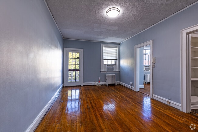 Interior Photo - South Arthur Apartments