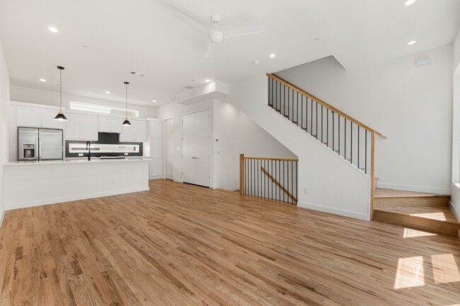 Building Photo - Newer 2 bedroom townhome in Lakewood with yard and office!