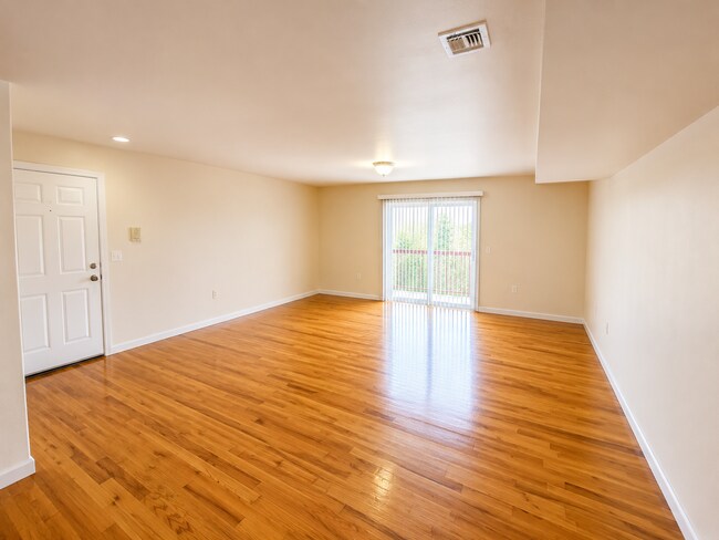 Building Photo - 89 Highland Ave