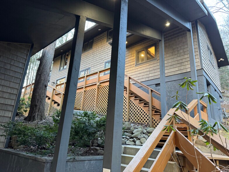 Building Photo - 247 Bruce Rd