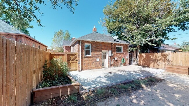 Building Photo - 3420 St Paul St