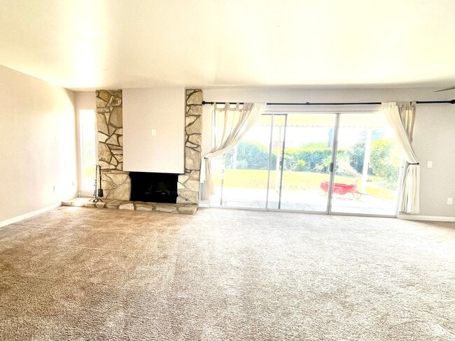 Building Photo - Ocean view Shorecliffs 3 bedroom 2 bath si...