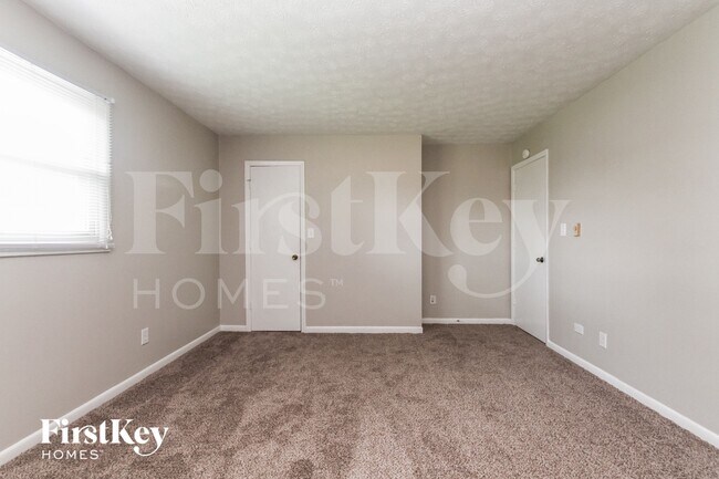 Building Photo - 130 Circle Dr