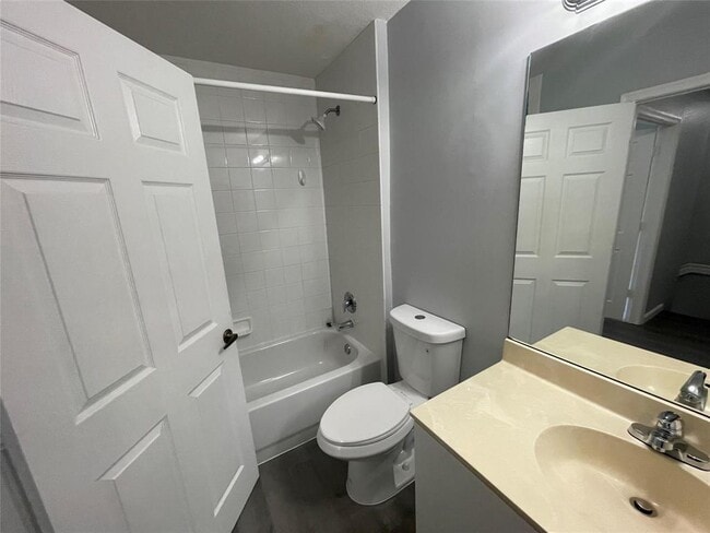 Building Photo - 6301 Landings Terrace