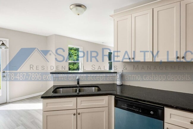 Building Photo - 960 Revere Way