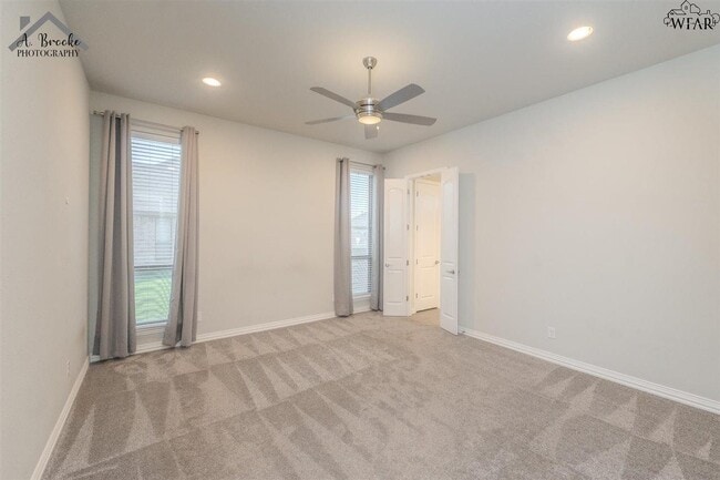 Building Photo - 4938 Spring Hill Dr