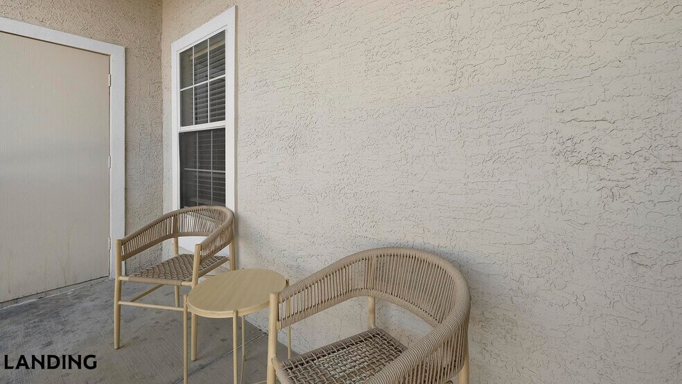 Building Photo - 901 Lakeside Cir