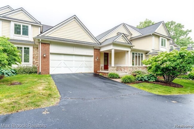 Building Photo - 1050 Oakwood Dr