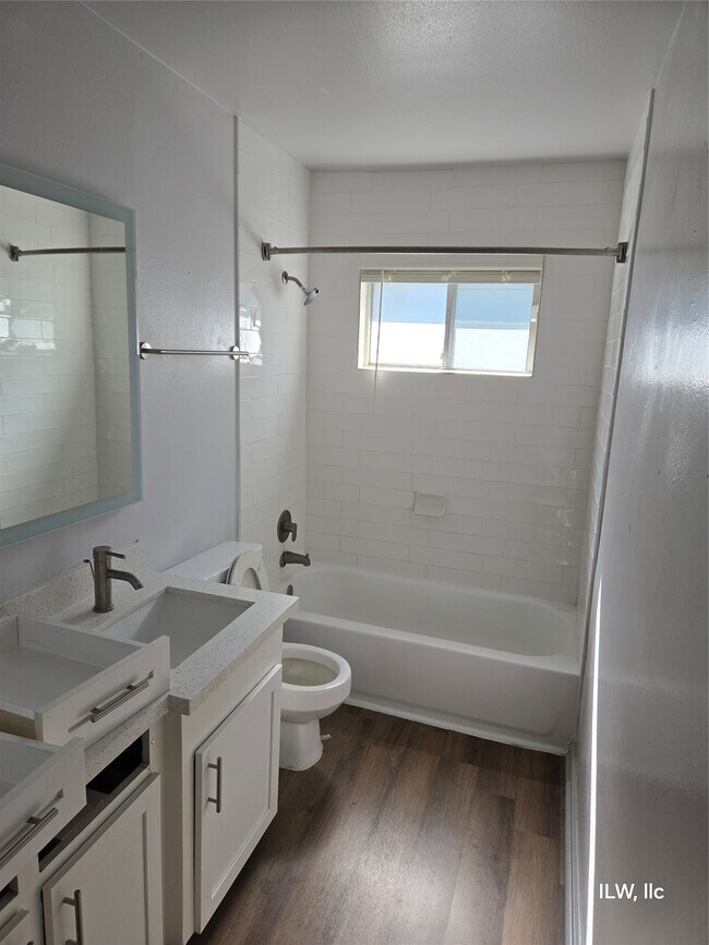 Building Photo - 815 Harvard St