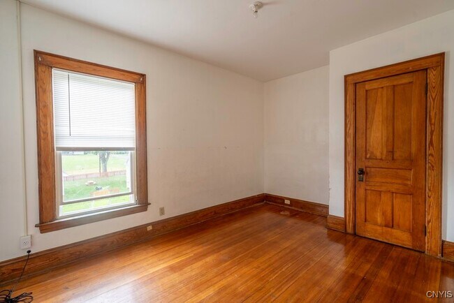 Building Photo - 244 Lincoln Ave