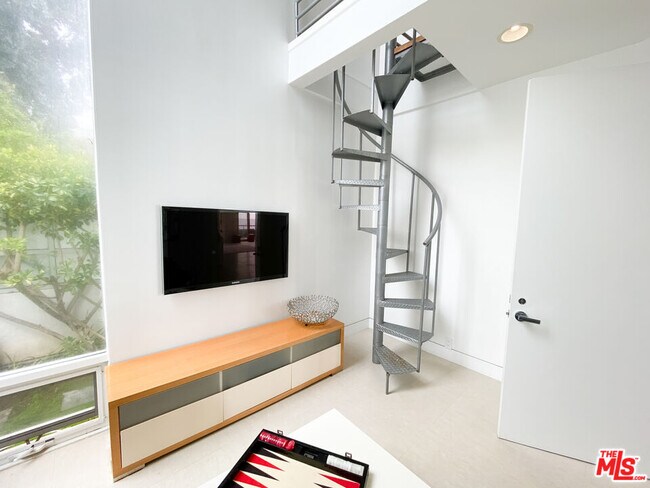 Building Photo - 27102 Malibu Cove Colony Dr