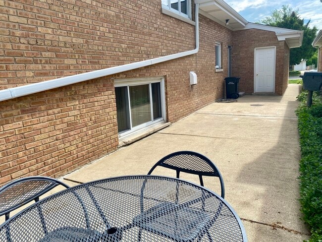Building Photo - 4520 Thatcher Ave
