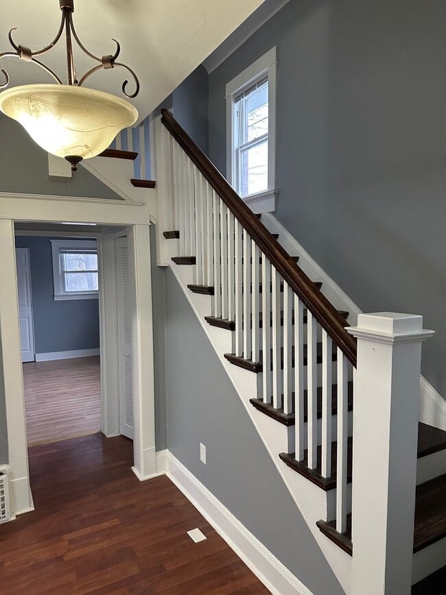 Building Photo - Charming Completely Remodeled Home!