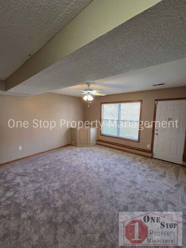 Building Photo - Beautiful 3-Bedroom 2.5 Bathroom in Independence