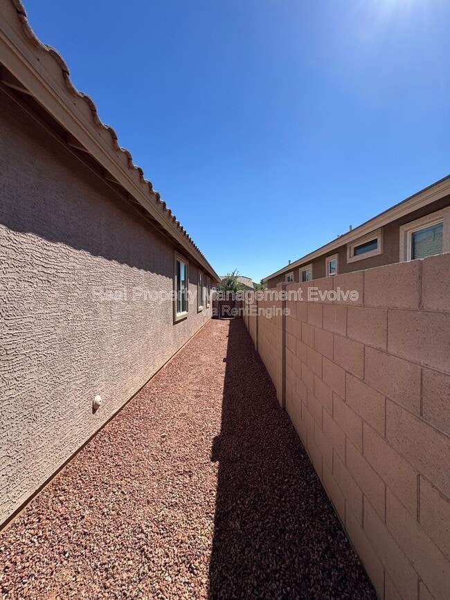 Building Photo - 13014 W Lamar Rd