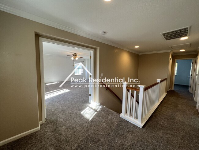 Building Photo - Spacious 4bd/2.5ba Rocklin Home with 2 Car...