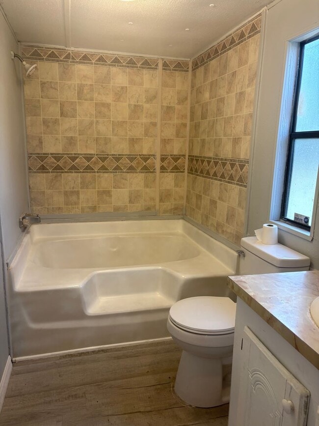 Building Photo - 3bed/2bath home ready now!! rent $1650/mo