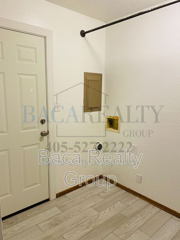 Building Photo - 305 S Fifth Street