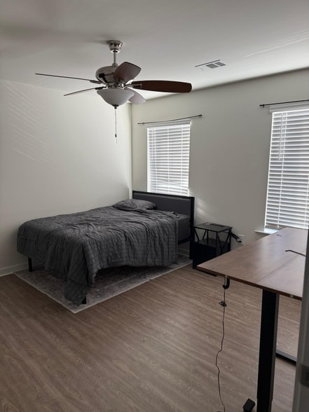 Building Photo - 365 Lorien Way