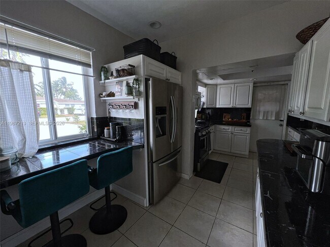 Building Photo - 2040 NE 183rd St