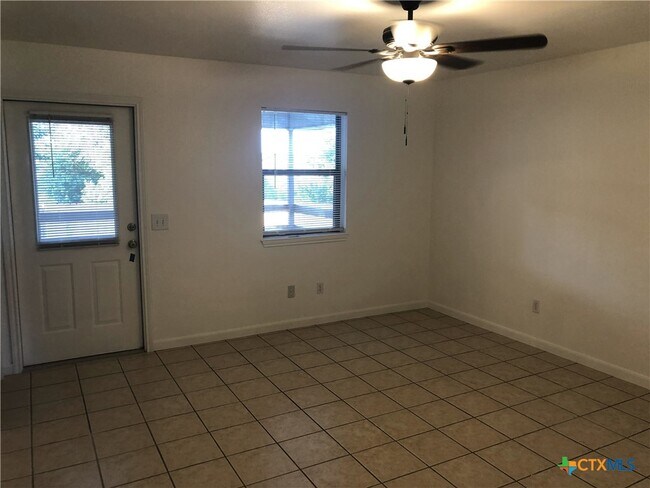 Building Photo - 2744 Heynis N