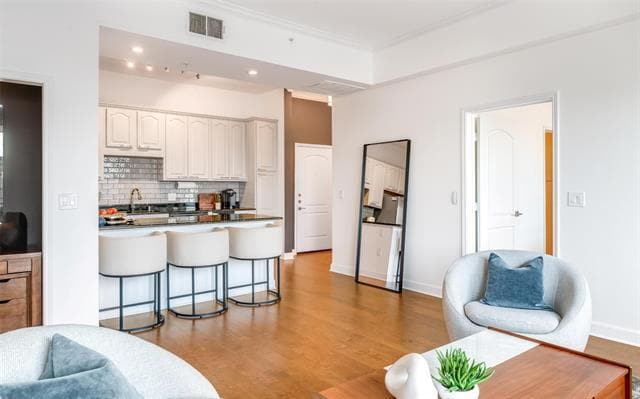 Building Photo - 3225 Turtle Creek Blvd