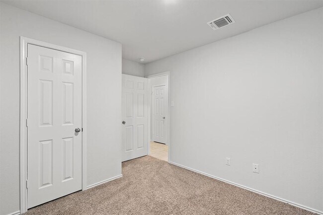 Building Photo - 112 Ragnar Dr