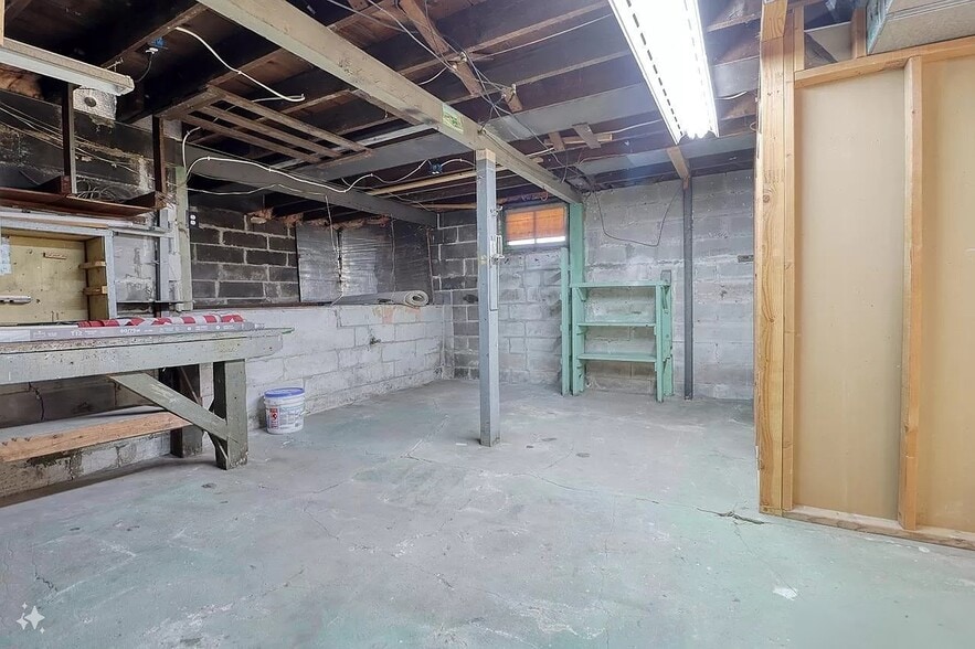 Building Photo - 3265 Q St