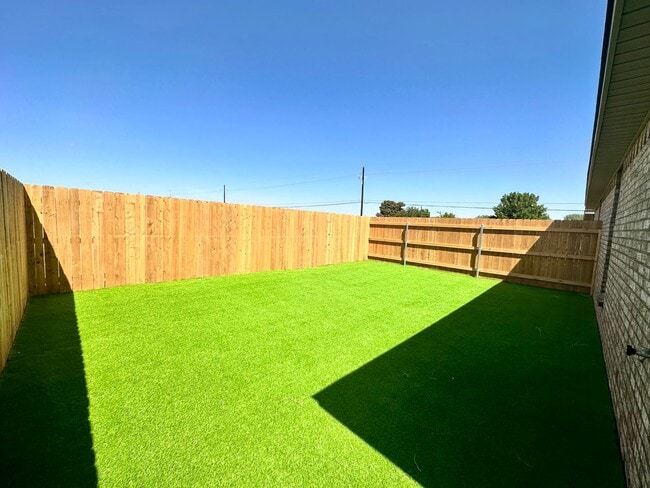 Building Photo - Stylish and Modern 3-Bedroom Duplex for Re...