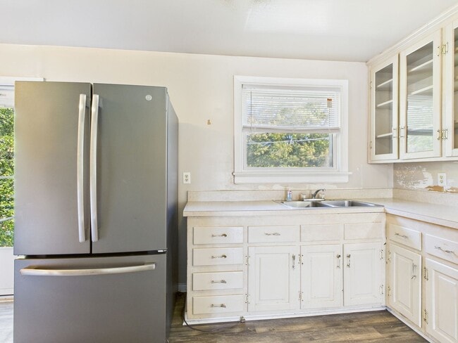 Building Photo - 2010 Cleary Rd