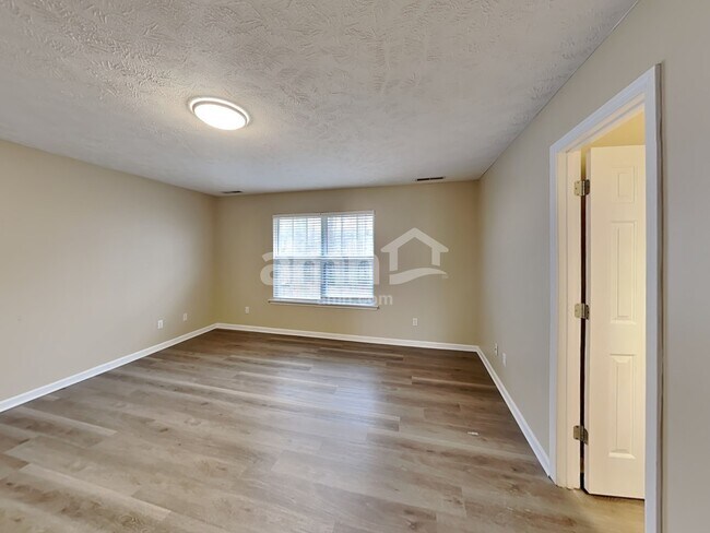 Building Photo - 114 Louise Dr