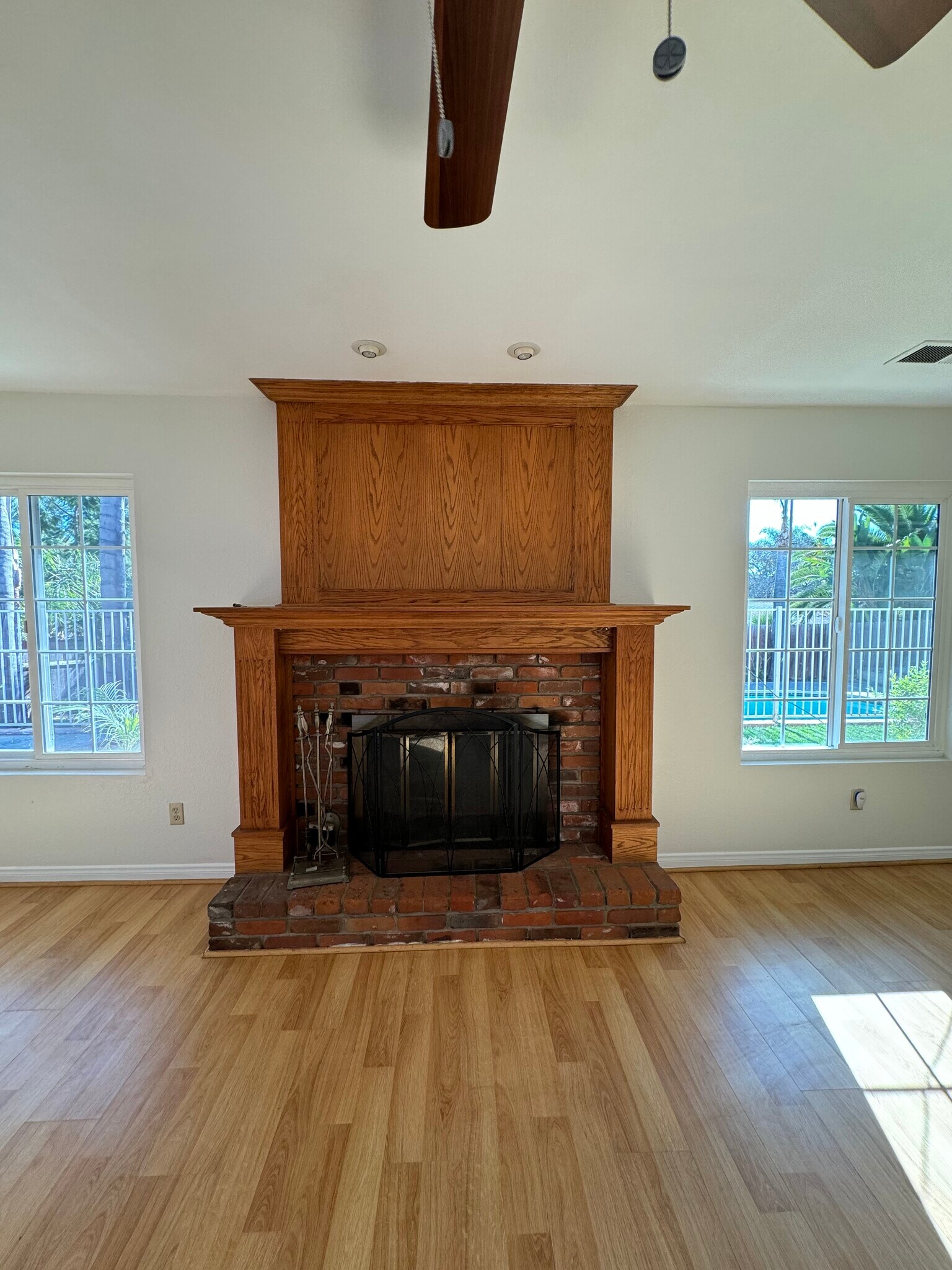 Building Photo - 1725 Hillcrest Ln