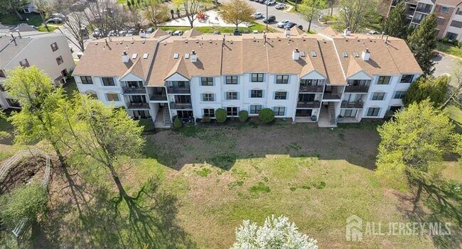 Building Photo - 421 Lancaster Ct