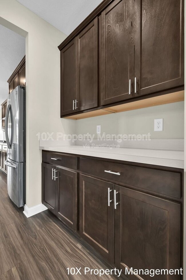 Building Photo - 592 Courtright Dr