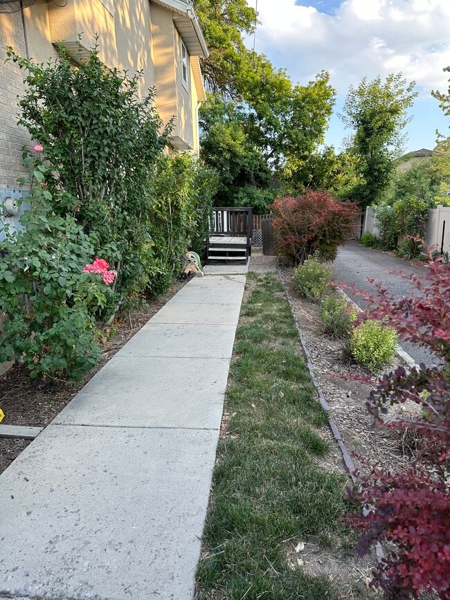 Building Photo - 776 E Scott Ave