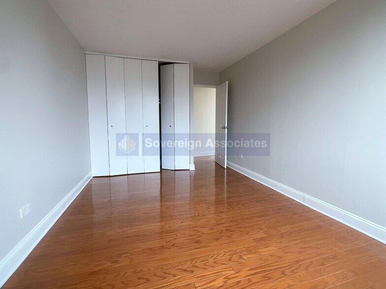 Building Photo - 3333 Broadway