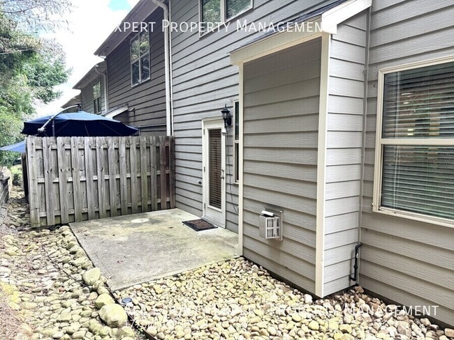 Building Photo - 157 Townview Dr