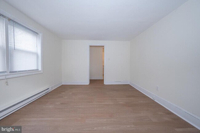 Building Photo - 717 Miller St