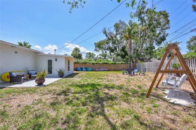 Building Photo - 4321 Sunrise Dr S