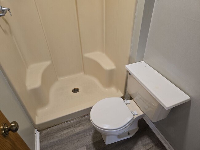 Building Photo - Spacious Townhouse Living Just Outside Downtown Woodburn