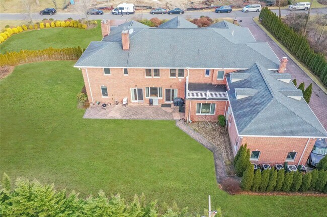 Building Photo - 5 Beech Dr