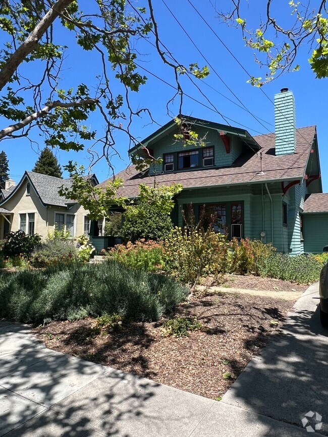 Building Photo - Charming 1910 Craftsman Home – 3BR/2BA + B...