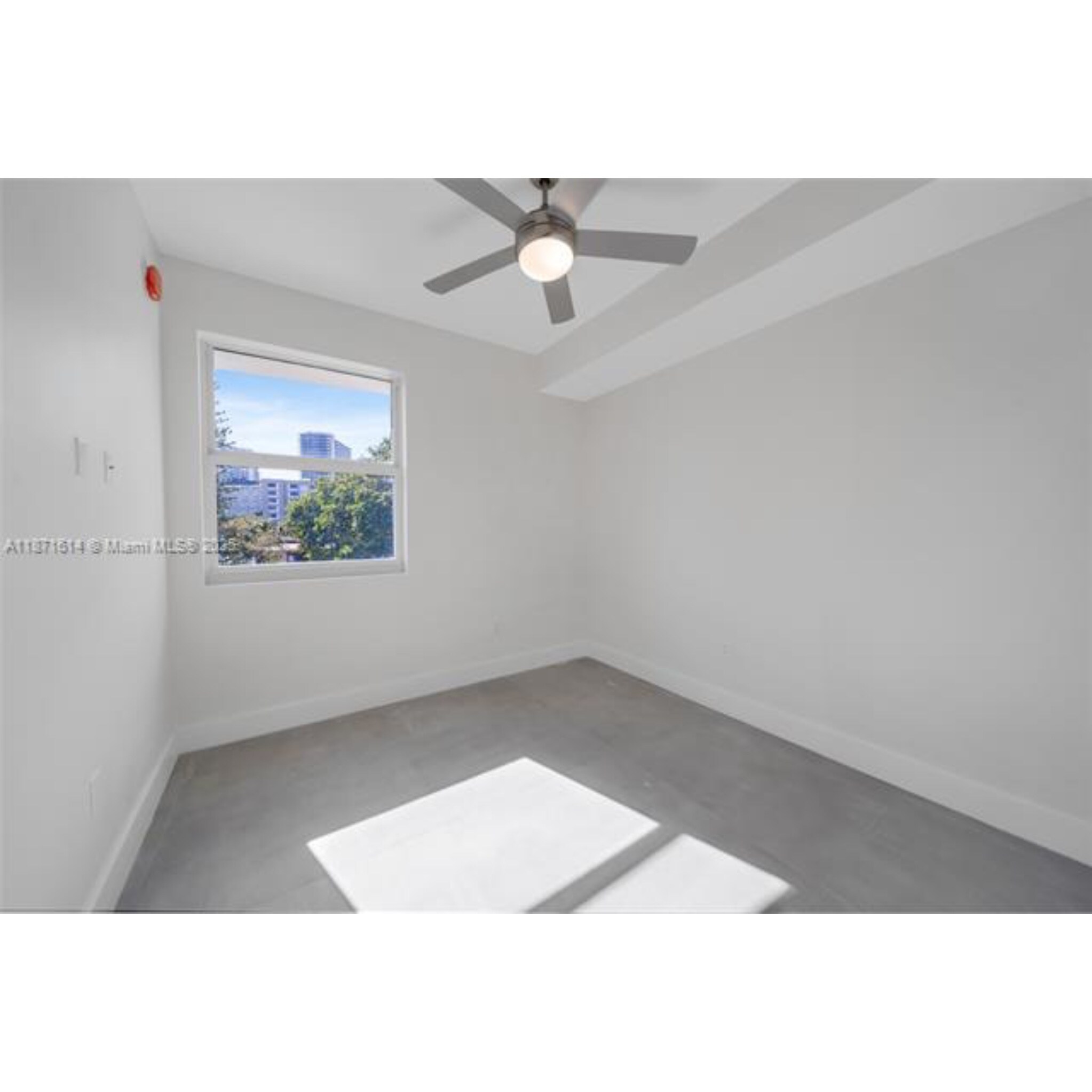 Building Photo - 1536 NW 15th Ave