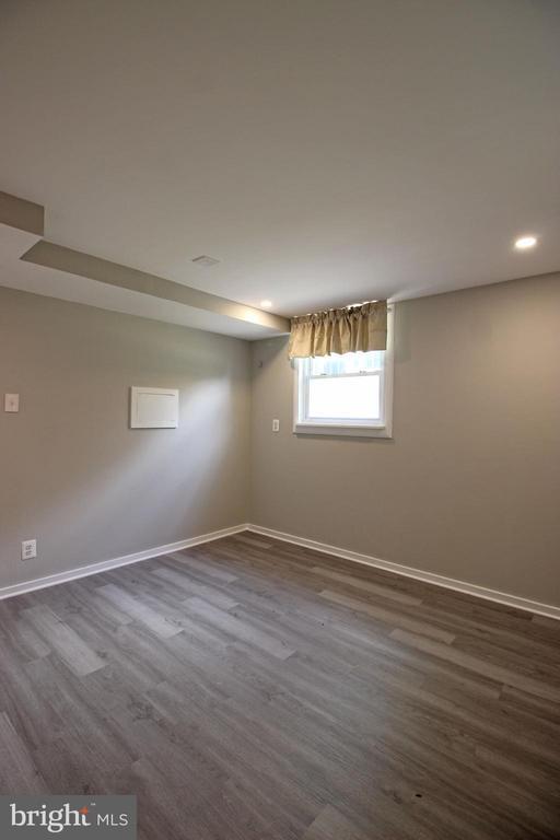 Building Photo - 102 Yeonas Dr SE