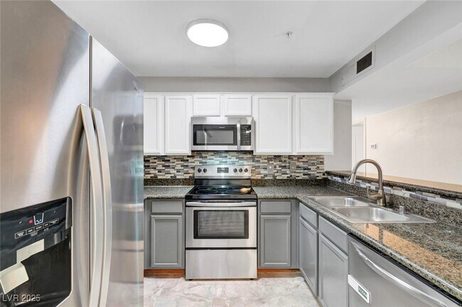 Building Photo - 2121 Blue Breeze Dr