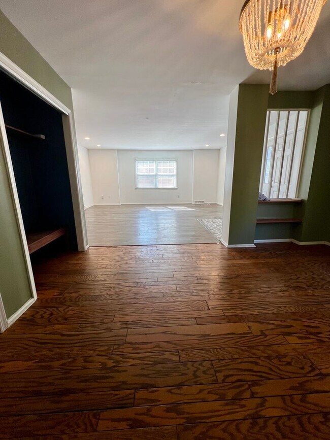 Building Photo - Gorgeous 3-Bedroom Home with Finished Basement in Havertown! Available NOW!