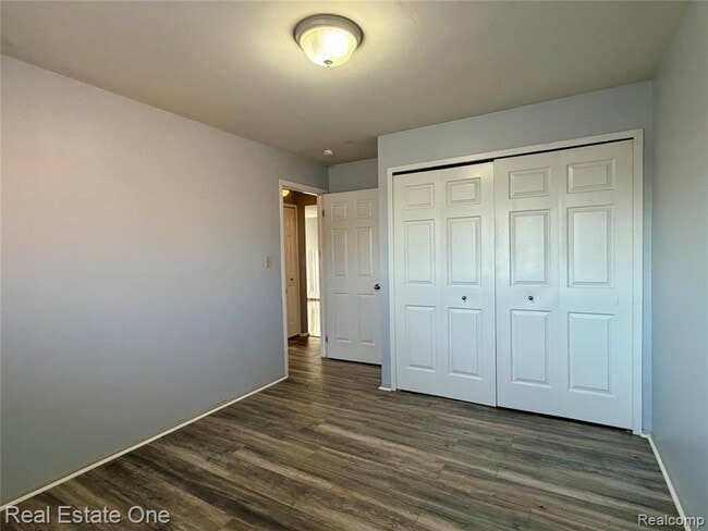 Building Photo - 2420 Parmenter Blvd