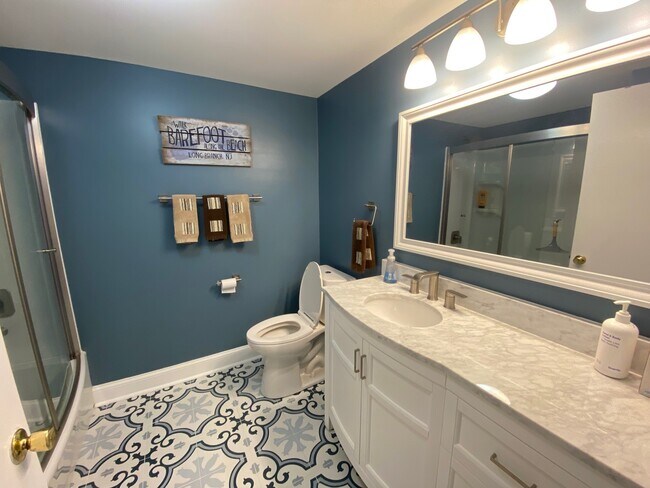 Building Photo - 422 Ocean Blvd N