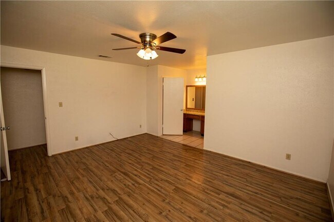 Building Photo - 4913 Wing Rd