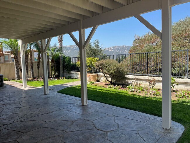 Building Photo - Gorgeous 5 bedroom, 3 bath plus Loft - Mou...